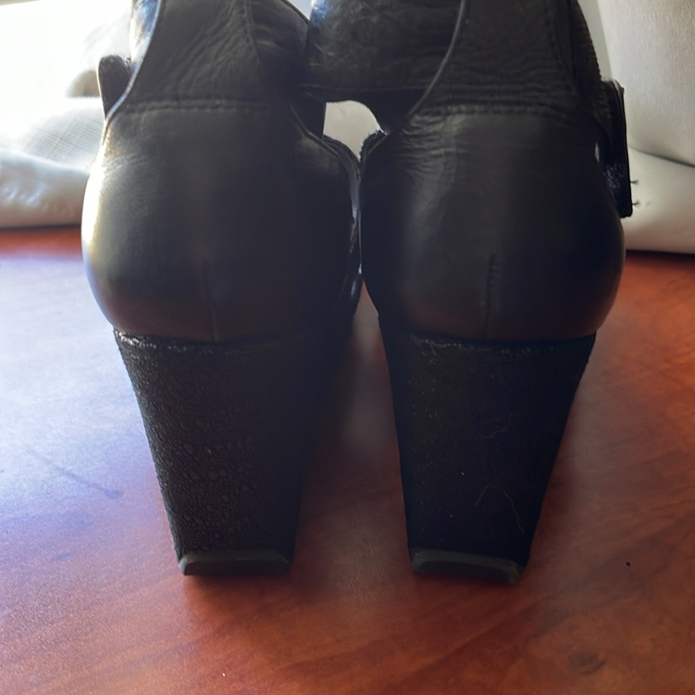 Tsubo Neelie Wedge Sandals - Picture 4 of 8